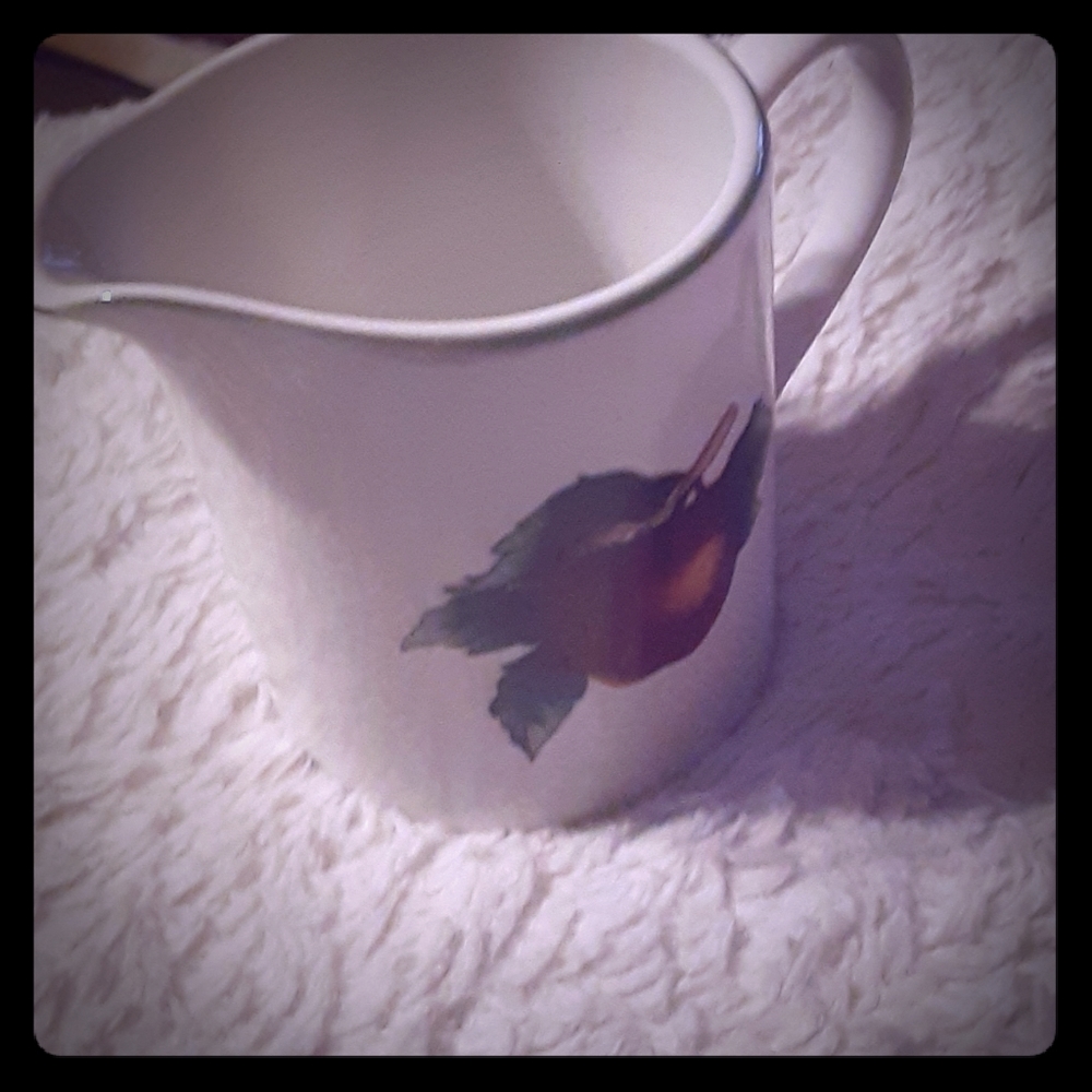 The Cades Cove collection creamer dish